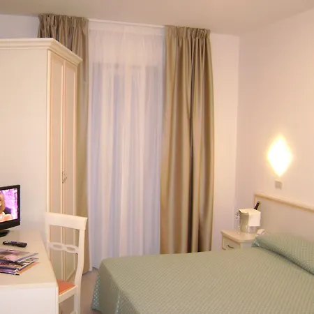 Mediterraneo מלון