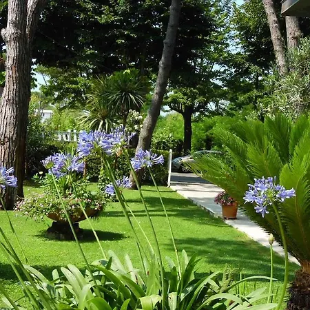 Mediterraneo 3* מרינה די פיאטרסנטה