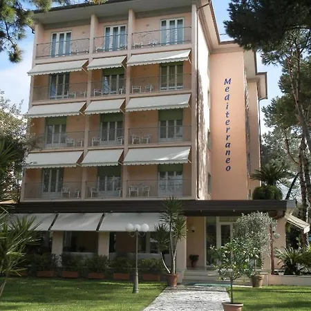 Mediterraneo מלון מרינה די פיאטרסנטה