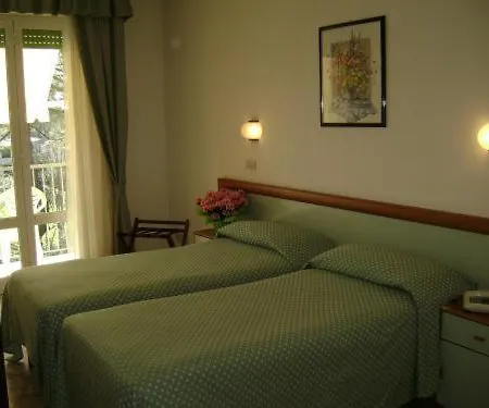 Mediterraneo 3* מרינה די פיאטרסנטה