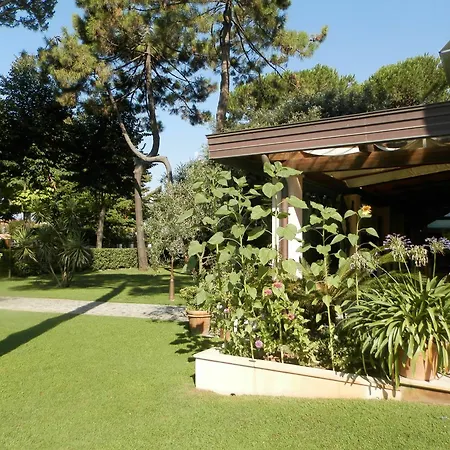 Mediterraneo 3* מרינה די פיאטרסנטה